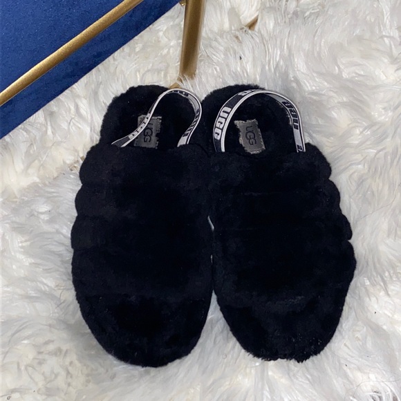 Worn twice!!! Girls size 4 Authentic Ugg slides 💕 - Picture 1 of 7